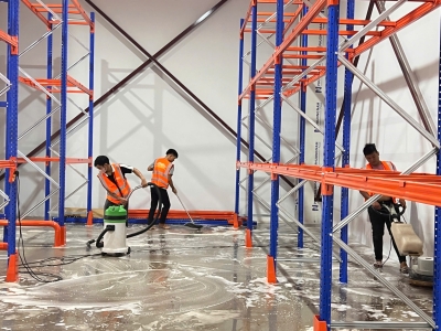 Vệ sinh, đánh bóng sàn nhà xưởng